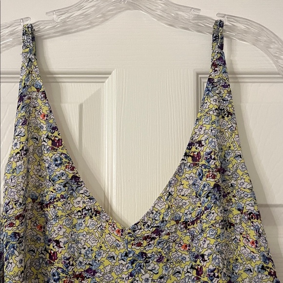 CAbi Multicolor Floral Camisole Top size L like new condition - Picture 4 of 5
